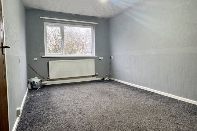 74, Mellor Way, Oldham photo 2
