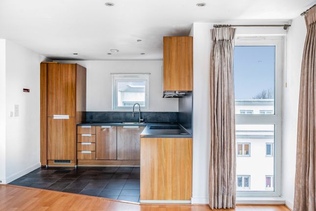 Flat for sale in Constitution Hill, Woking, Surrey