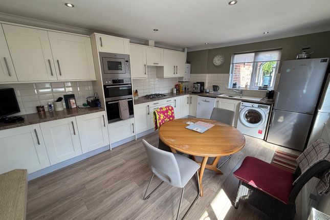 29, Gloucester Avenue, Broadstairs photo 3