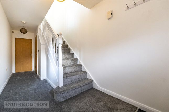 7, Canalside Close, Mossley photo 4