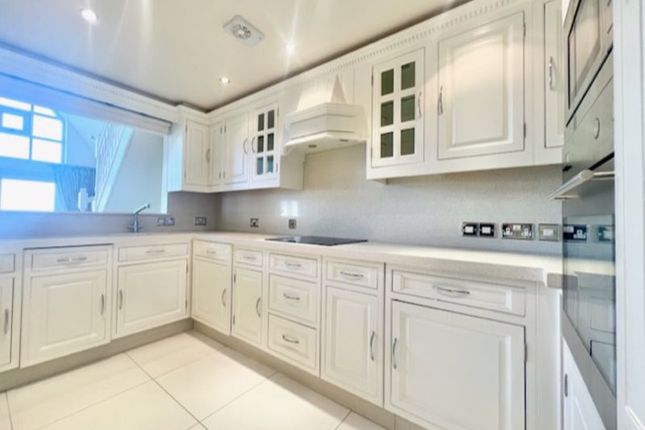 Flat for sale in Queens Parade, Cleethorpes