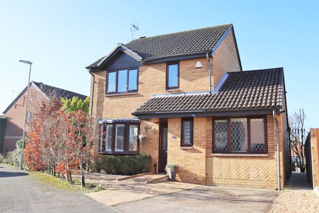 Detached house for sale in Ryves Avenue, Yateley