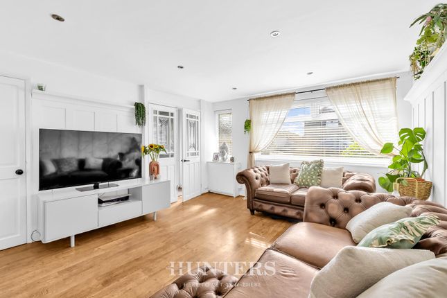 31, Boarshaw Crescent, Manchester photo 4