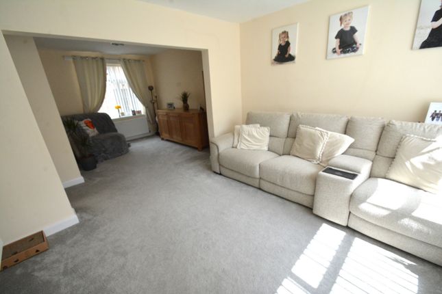 21, Mossbank Avenue, Droylsden photo 2
