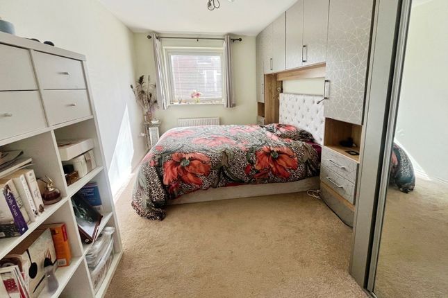 67, Englefield Way, Hampshire photo 4