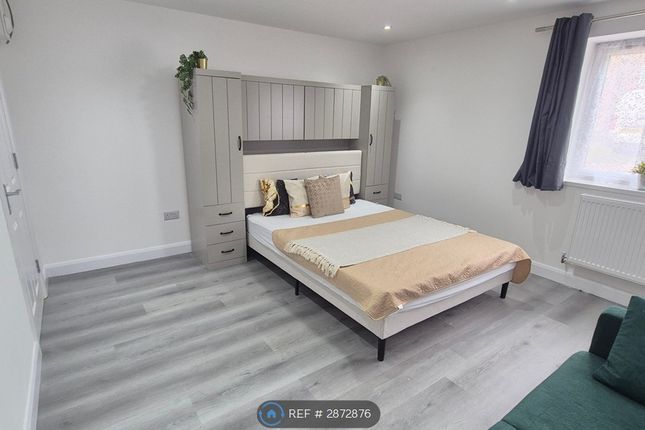 Gosforth Lane, Watford photo 5