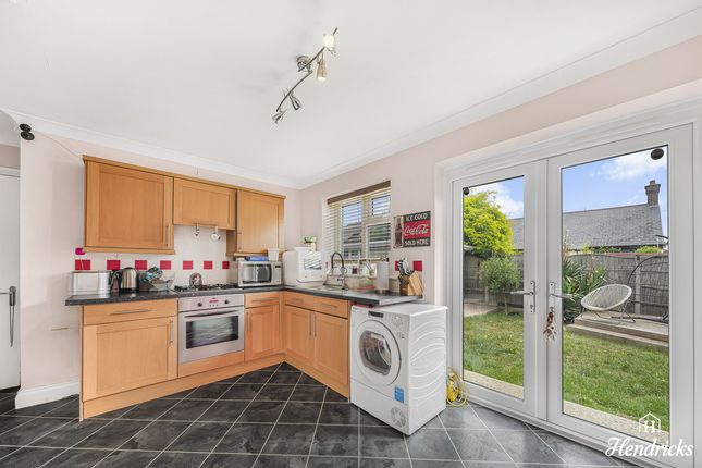 7, Droitwich Avenue, Southend-on-sea photo 3