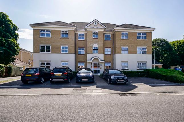 Thumbnail Flat for sale in Hurworth Avenue, Slough