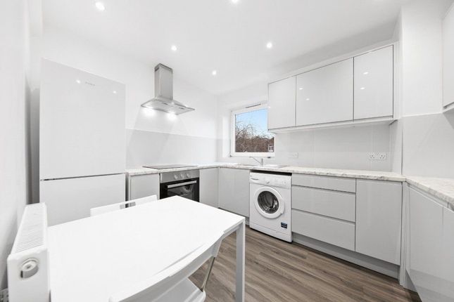 Thumbnail Flat to rent in Kinross House, London
