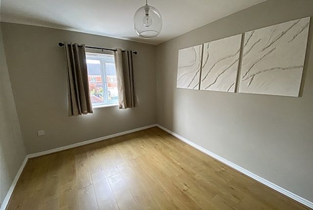 Flat to rent in Sannders Crescent, Tipton, West Midlands