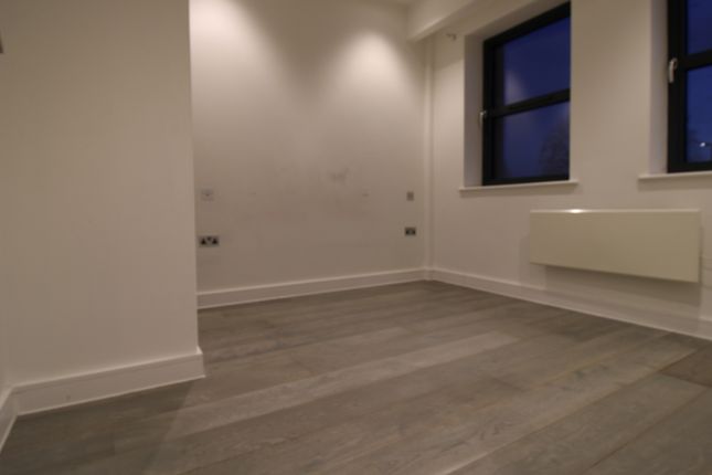 Flat 11, The Coppice, The Grove, Slough photo 3