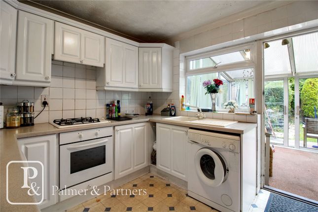 10, Badgers Green, Colchester photo 4