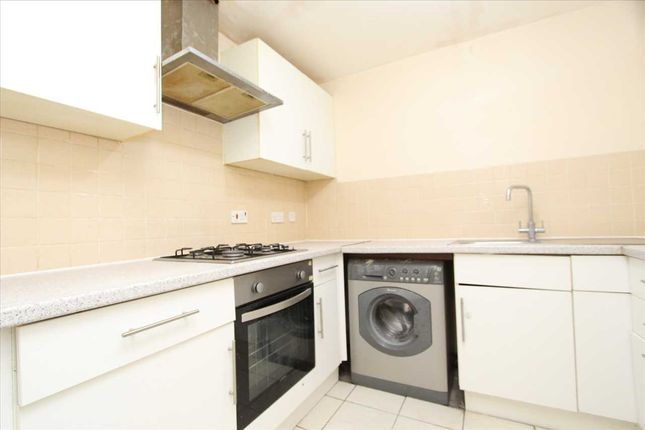 2 bed property for sale in Blackthorn Road, Ilford IG1