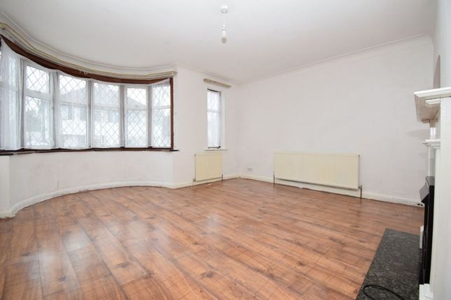 11, Wynlie Gardens, Pinner photo 2