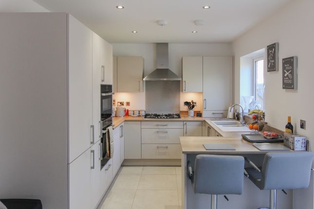 17, Heathpoult Road, Verwood photo 4