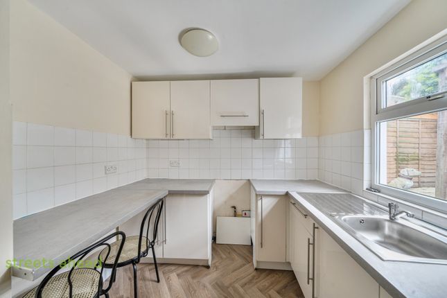 104, Colliers Water Lane, Thornton Heath photo 2
