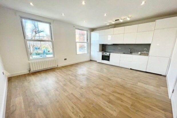 Flat to rent in 34 Powell Road, London