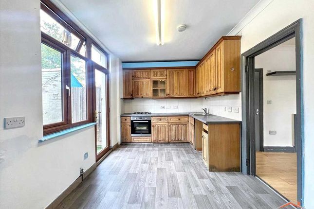 9, Garden City, Edgware photo 4