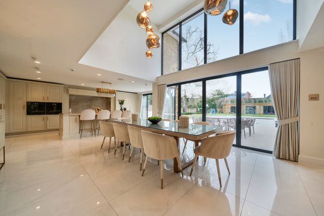 10, Meadow Way, Farnborough Park photo 3