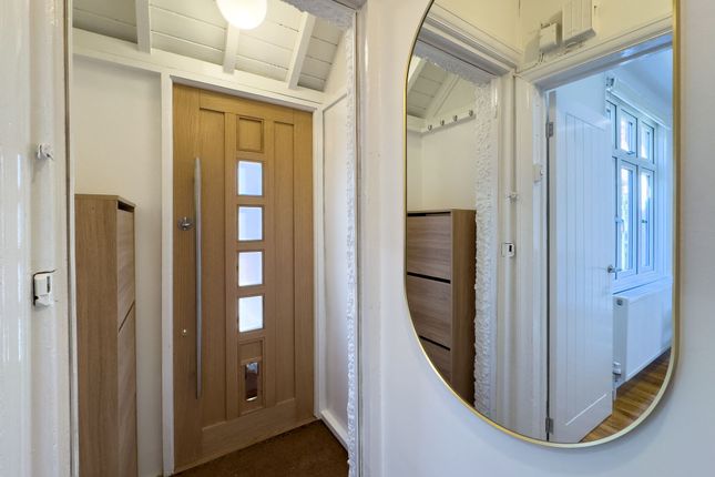 14 Garden City, Edgware photo 5