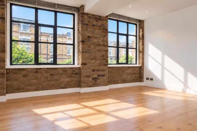 Flat 2 Saxon House, 1, Thrawl Street, London photo 4