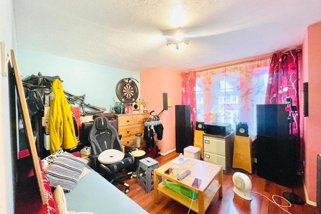 21, 4 Acorn Lodge, Fulready Road, London photo 2