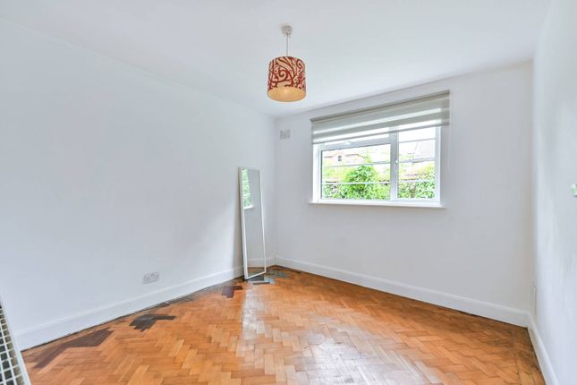 Flat for sale in Queens Road, Twickenham