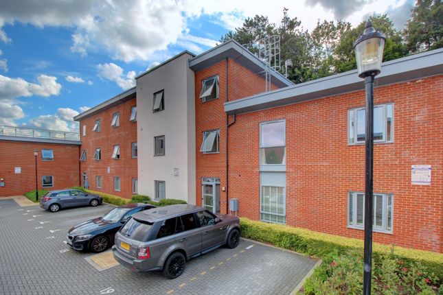 Flat to rent in Pallatia Court, High Wycombe, Buckinghamshire