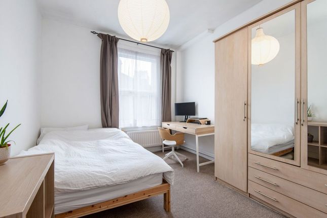 22, Caxton Road, London photo 4