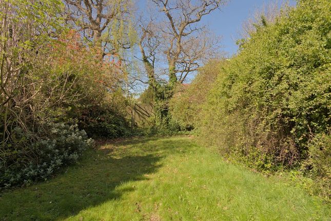 55, Darlands Drive, Barnet photo 2