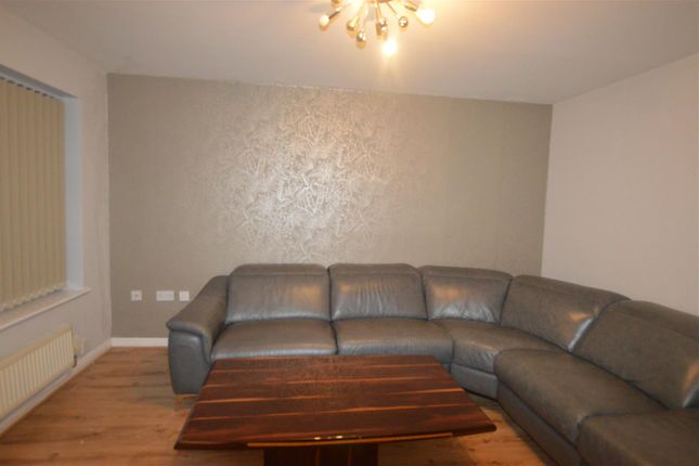 15, Croasdale Avenue, Manchester photo 2