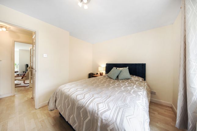 Flat for sale in Stott Close, Wandsworth, London