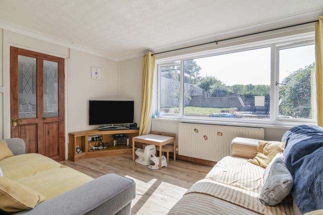 13, Elm Close, Llanmartin photo 3