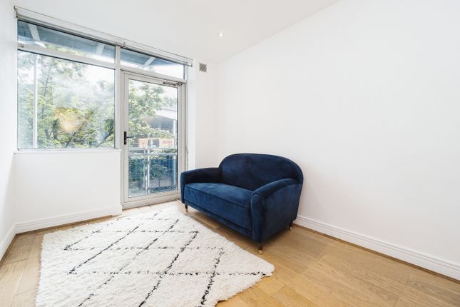 Flat for sale in Gerry Raffles Square, London