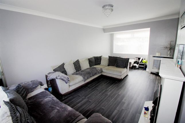130, Saltersgill Avenue, Middlesbrough photo 4