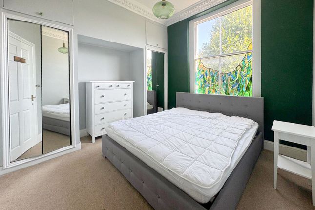 Flat C, 128,, Haverstock Hill, London photo 4