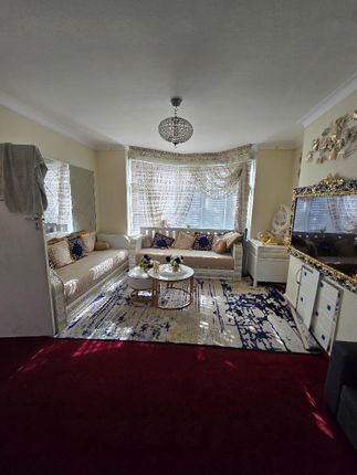17, Haycroft Gardens, London photo 2