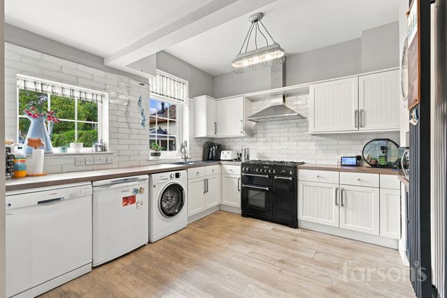 5 Doddinghurst Road, Brentwood photo 3