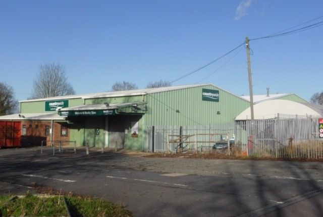 Warehouse to let in Snitterfield Road, Stratford-Upon-Avon