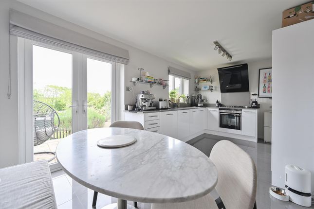 4, Glemsford Drive, Harpenden photo 3