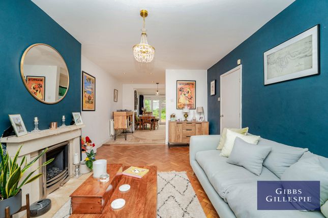 39, Roundways, Ruislip photo 4