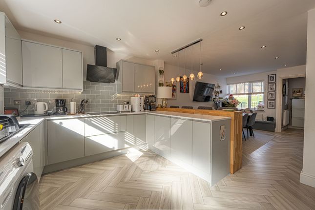 6 Folly Road, Pontypool photo 2