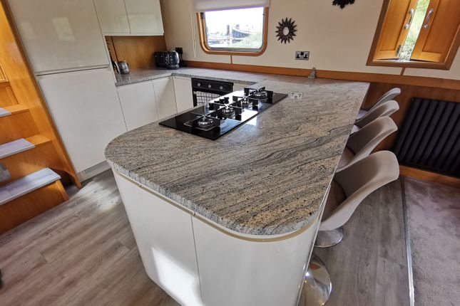 The Houseboat Viceroy, Tollesbury Marina, Woodrolfe Road photo 5