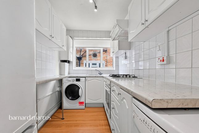8, Fairfield Close, London photo 2
