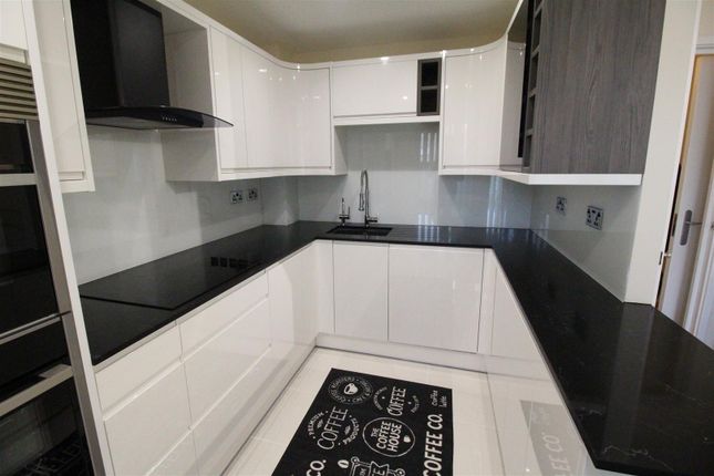 69, Martlesham Walk, London photo 4