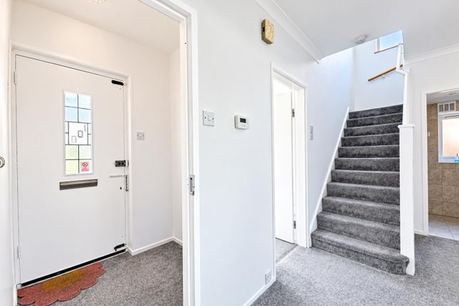 100, South Lodge Drive, London photo 4