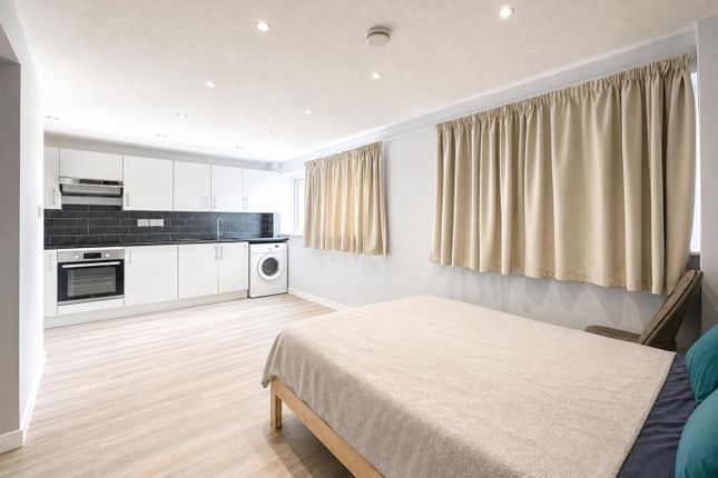 Flat 2B, Horndean Road, Bracknell photo 5