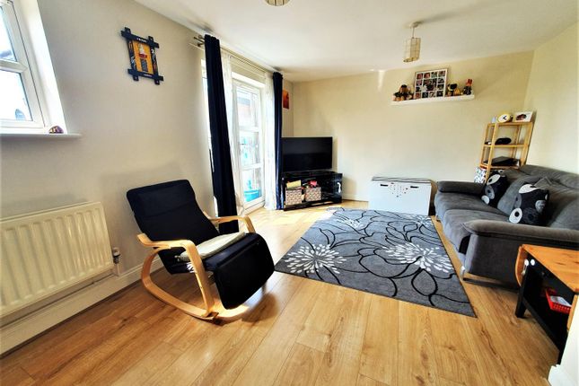 238, De Havilland Road, Edgware photo 2