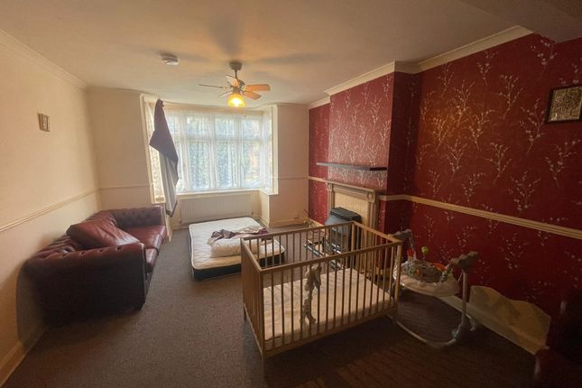 245, Desborough Avenue, High Wycombe photo 3
