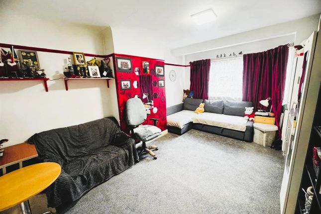 5, Fir Tree Road, Hounslow photo 2